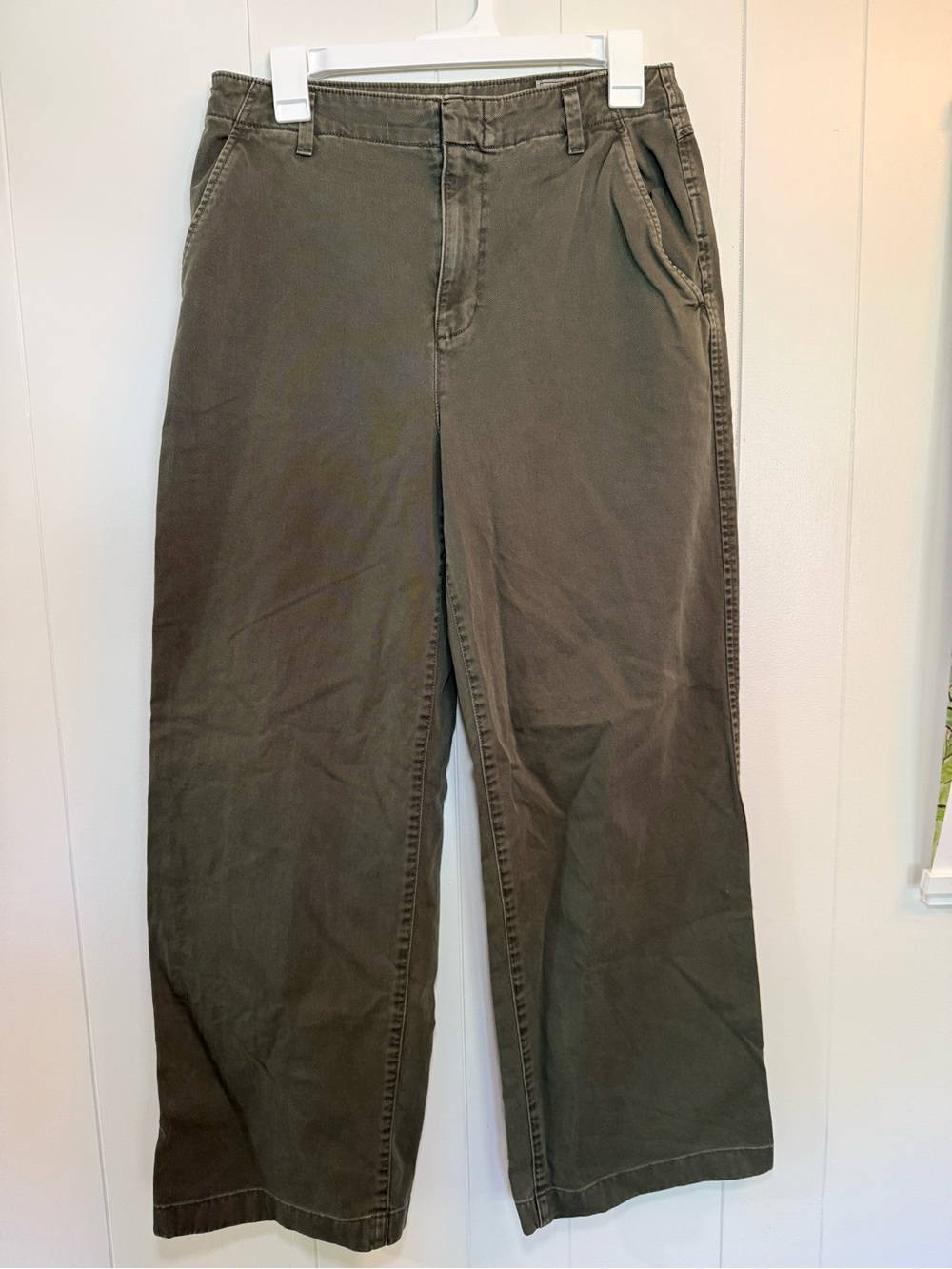 GAP Woman’s 6 Loose Khaki Pants in Olive Green 100% Cotton